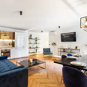 https://cmg-champs-elysees-6-boetie-3df.fr-paris.fr